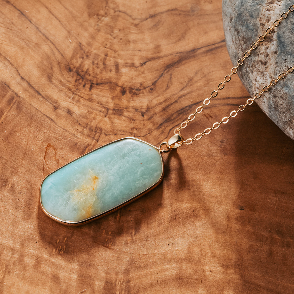 blue pendant necklace