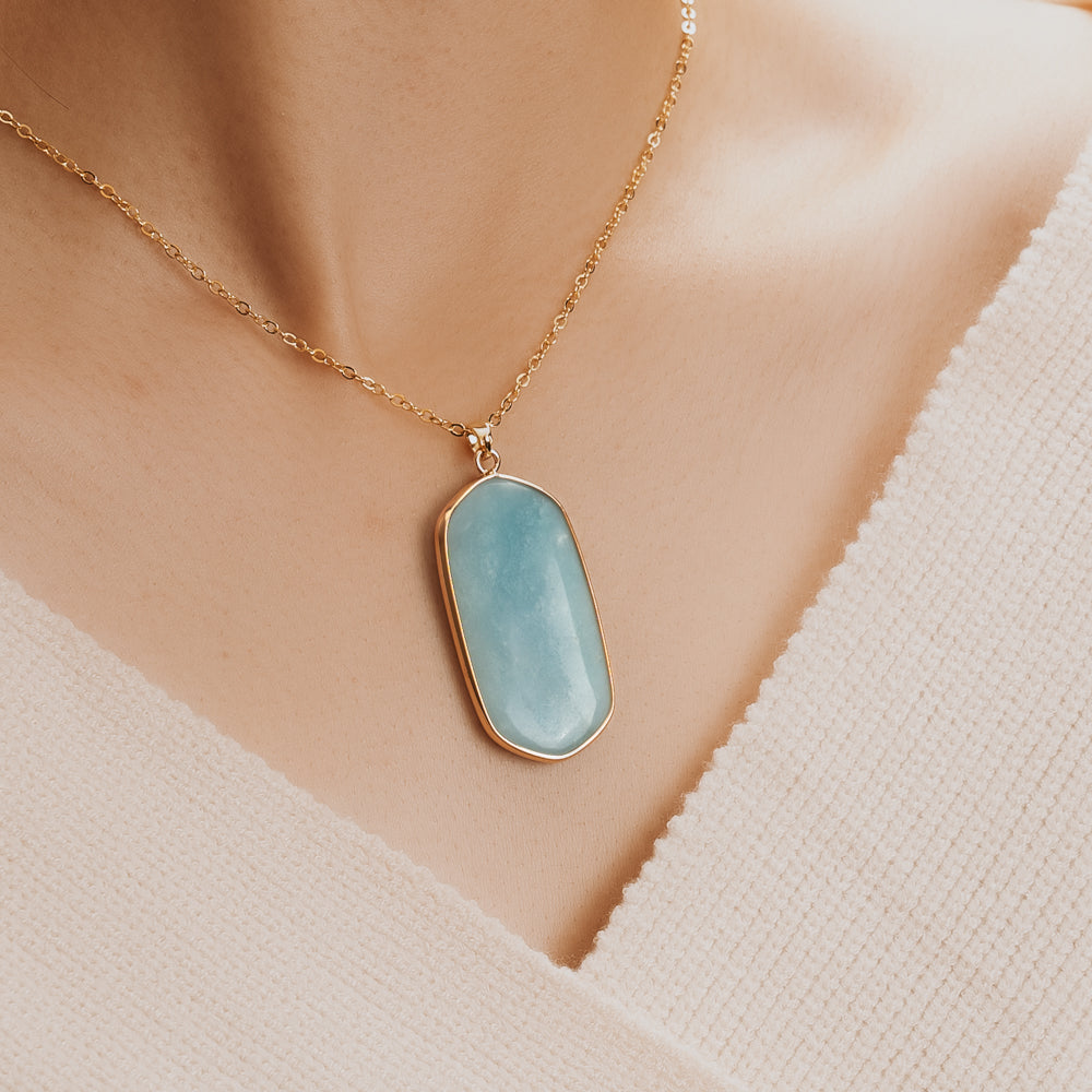 blue pendant necklace