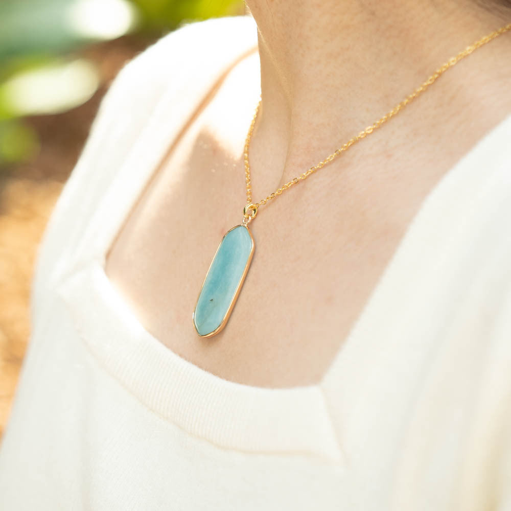 blue pendant necklace