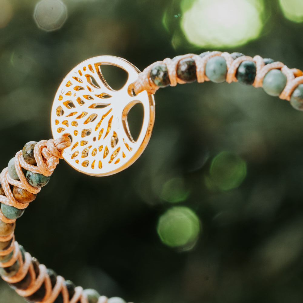 Gold and deep green natural beaded stone bracelet. Stretchable and stackable stone bracelet