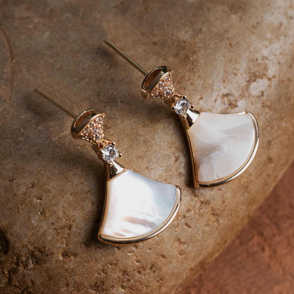 White and gold natural white shell and zirconia earrings for her