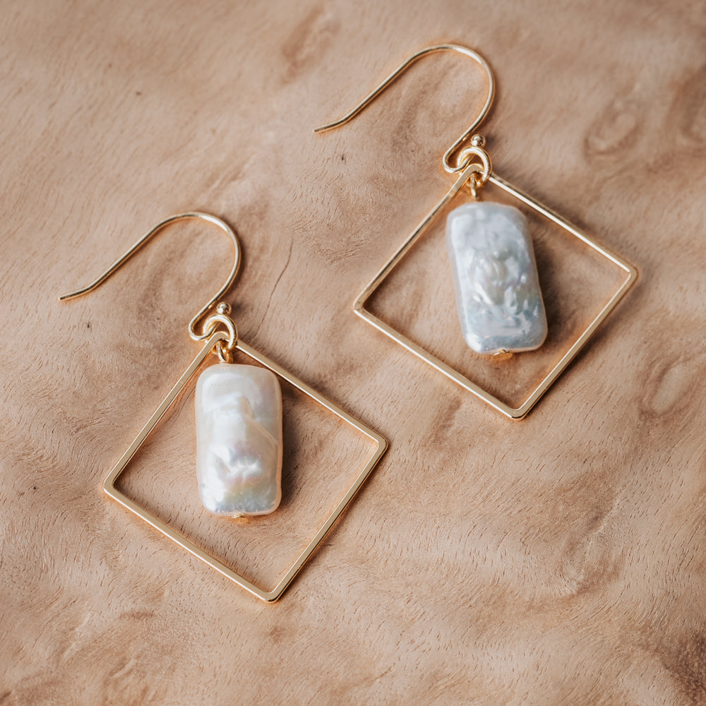 Treehut freshwater pearl earrings