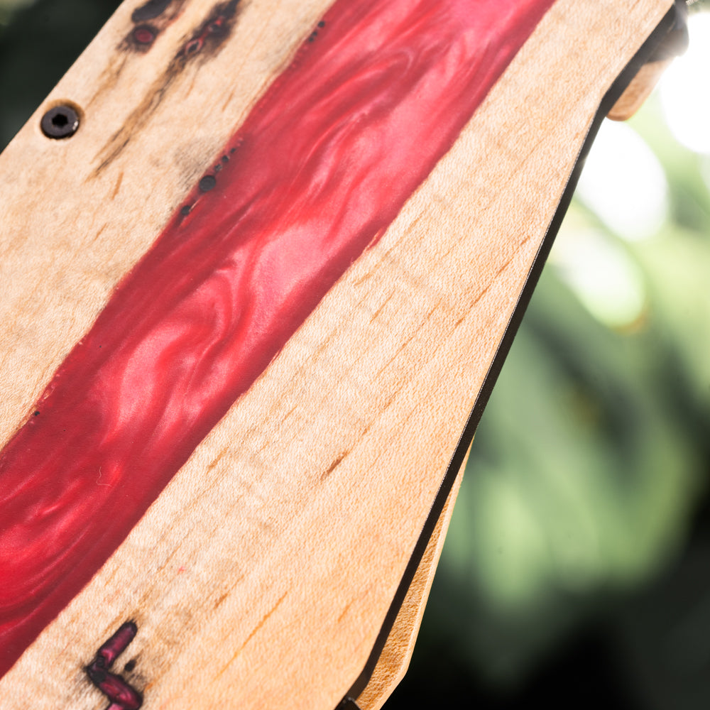 Engravable wood wallet with RFID blocking body and money clip