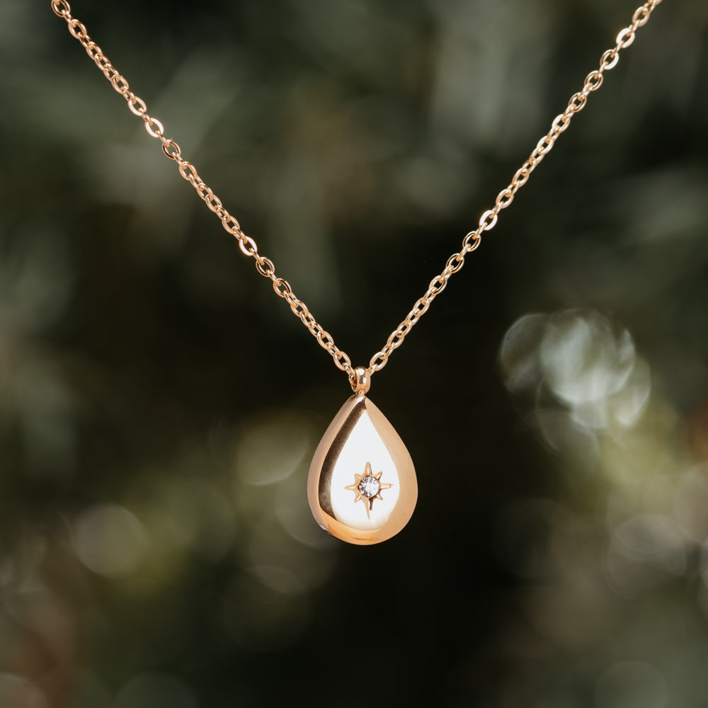Gold teardrop necklace