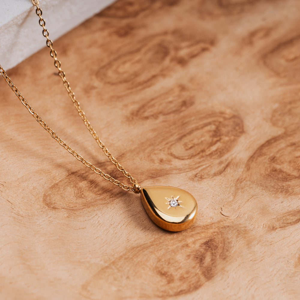 Teardrop shaped gold zirconia necklace with cable chain