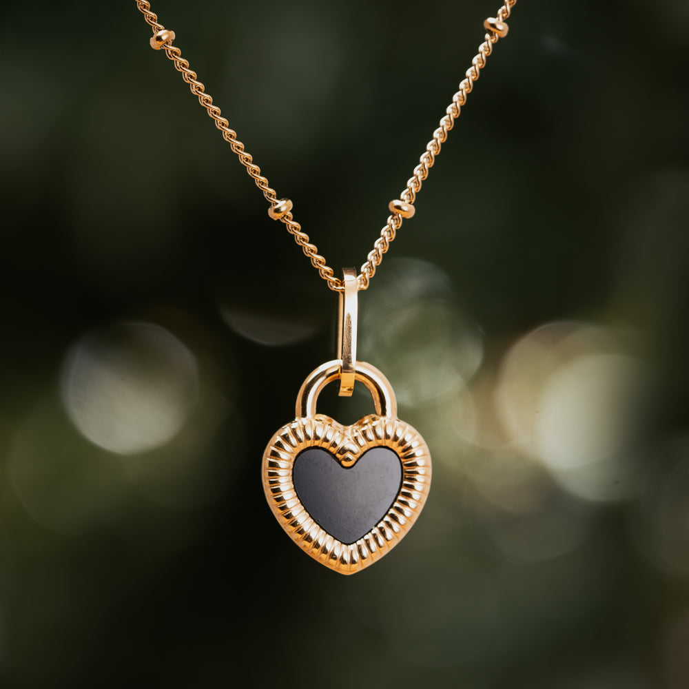 Heartshaped gold plated double sided black and white necklace