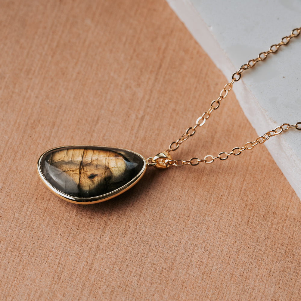 Natural stone pendant with labradorite