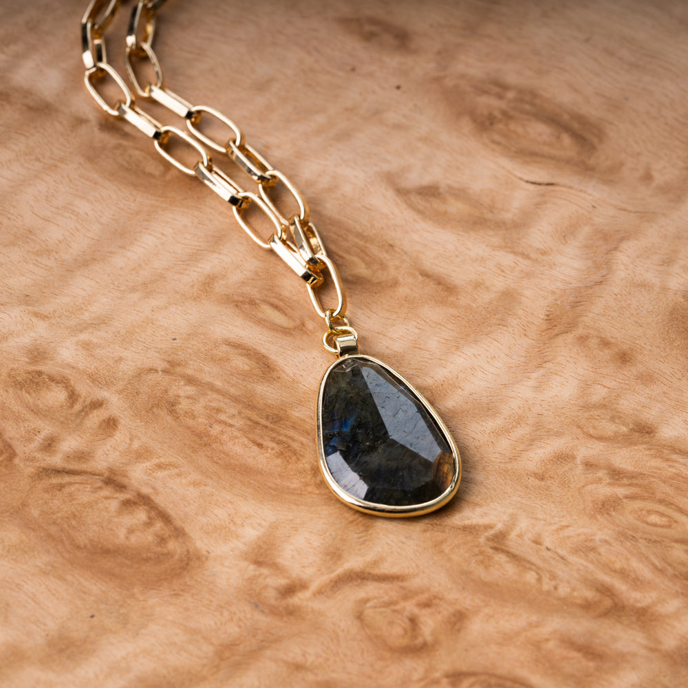 Handmade natural labradorite stone pendant with gold cable stone