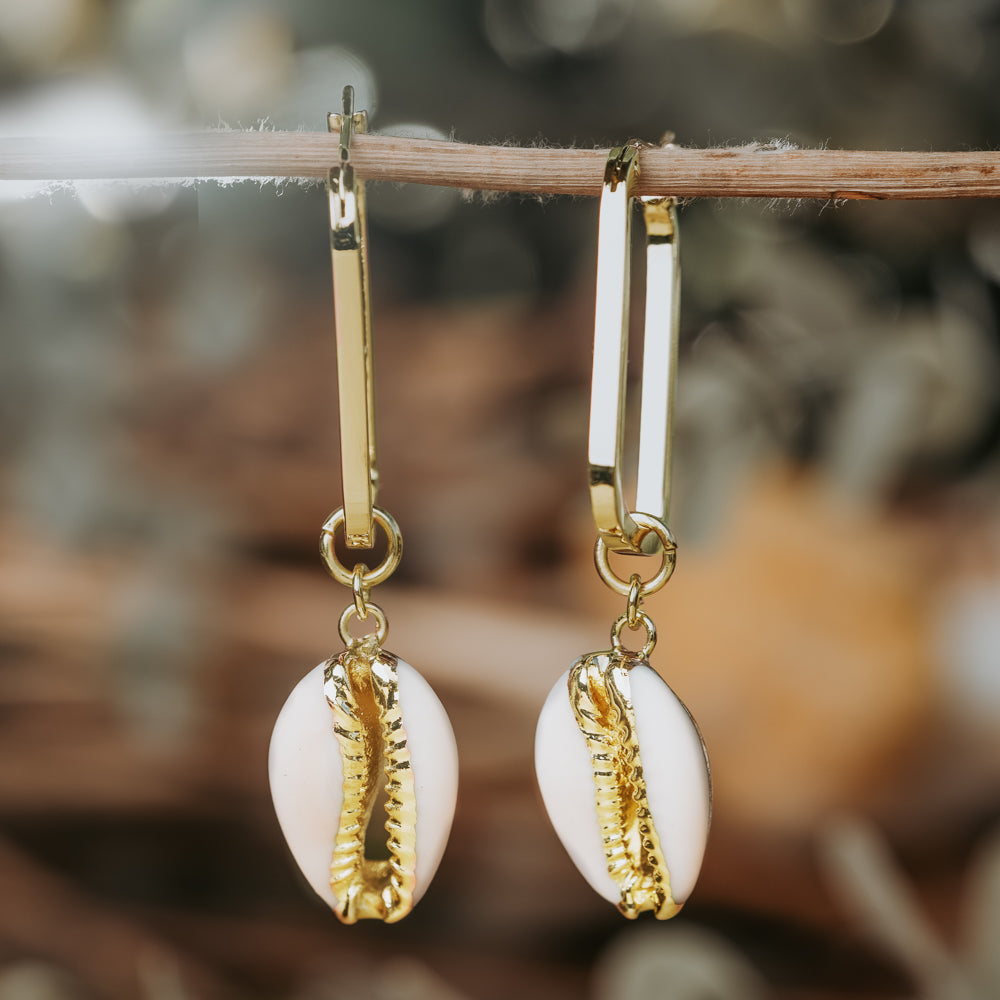 gold shell earrings