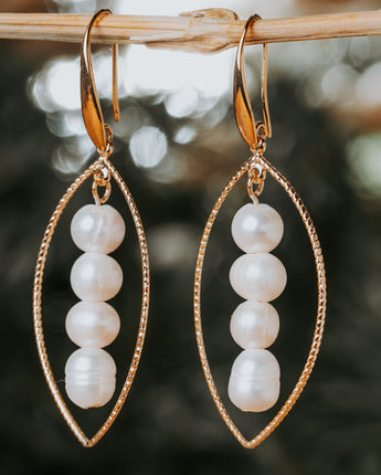 White and gold natural pearl earrings 