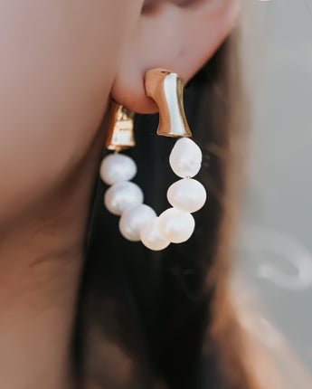 Handmade freshwater pearl and gold earrings 