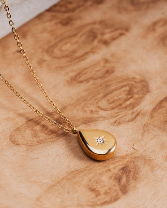 Teardrop shaped gold zirconia necklace with cable chain 