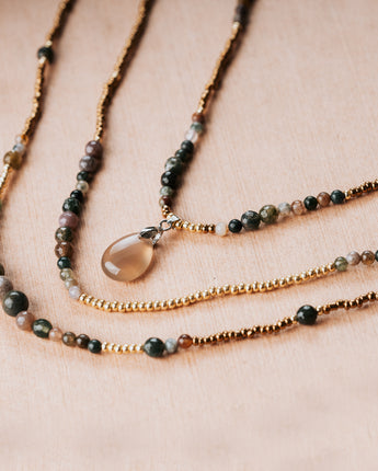 Natural onyx stone necklace with gold and seed beads